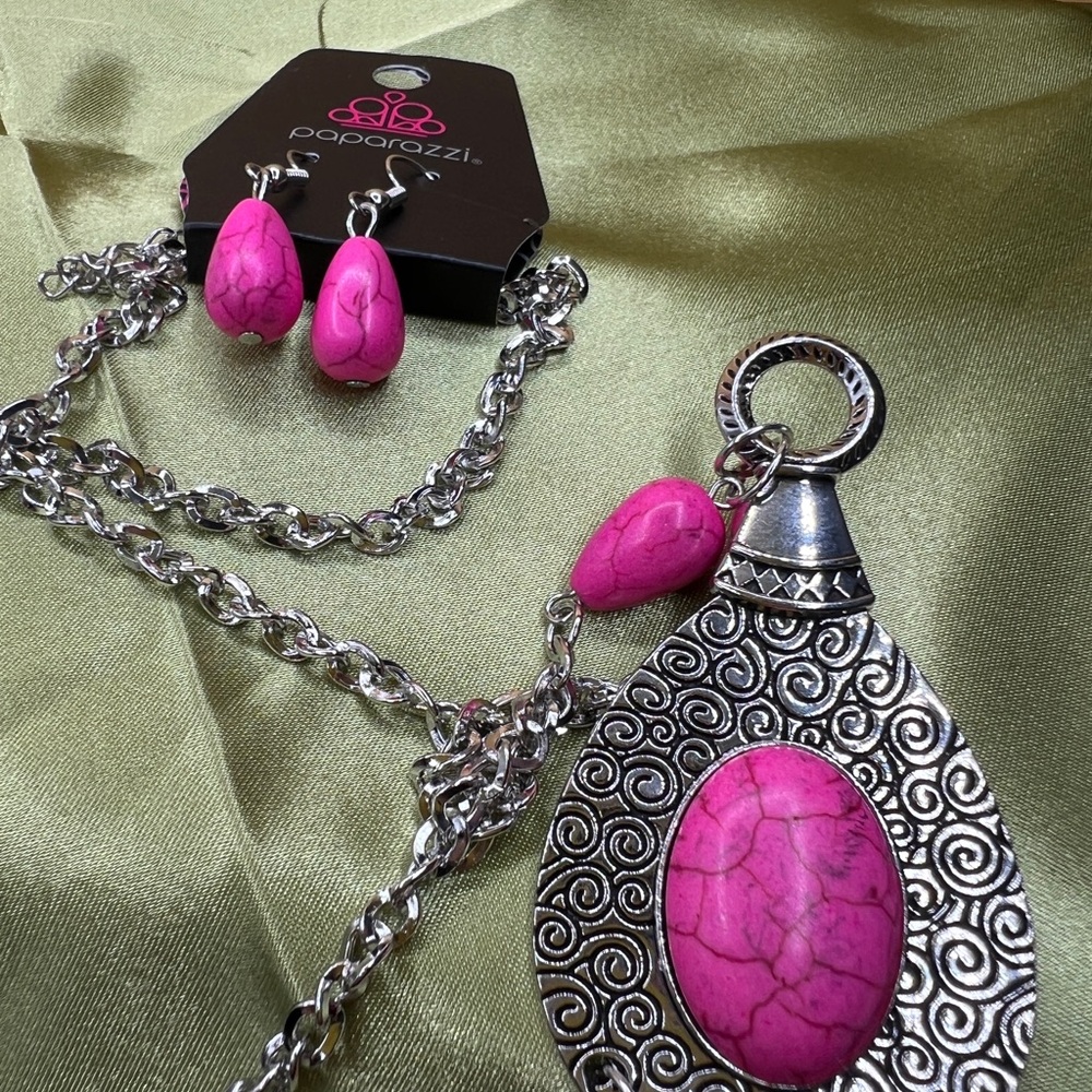 Paparazzi Fuchsia and Silver Jewelry Set